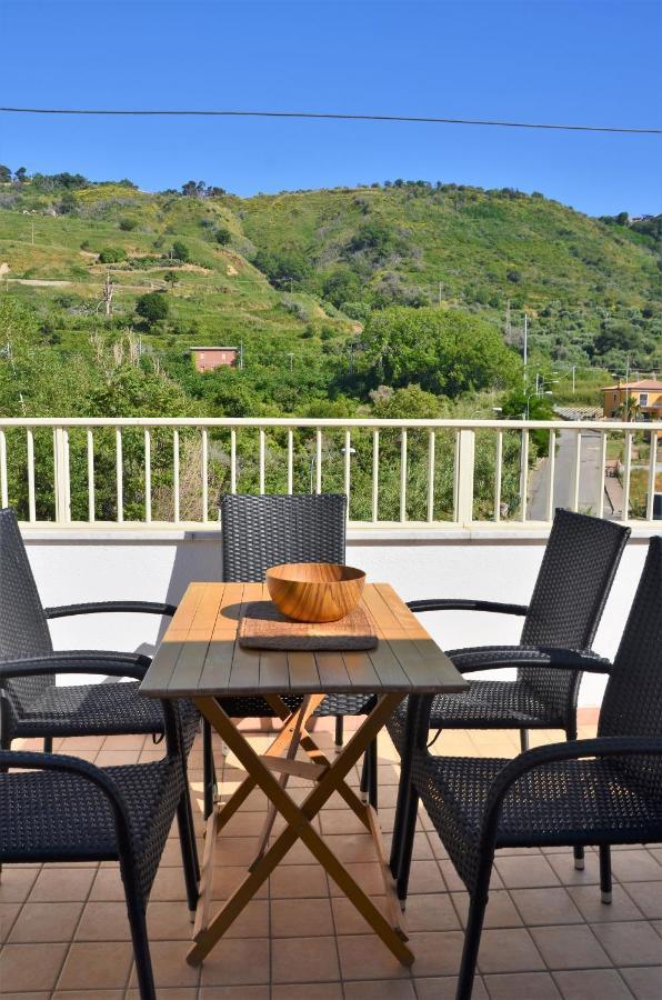 Апартаменты Penthouse Mare E Monti Тропея Экстерьер фото